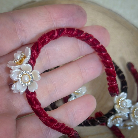 Ободок бархатный с декором, для кукол Paola Reina, бордовый