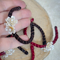 Ободок бархатный с декором, для кукол Paola Reina, коричневый